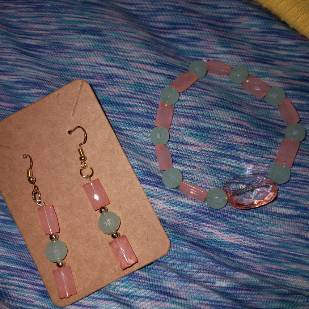 HAND CRAFTED Pastel crystal earring and bracelet set